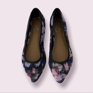 Report Floral Pointed Flats